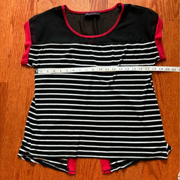 Annabelle, woman’s open- back, short sleeve top, size XL - Picture 5 of 7